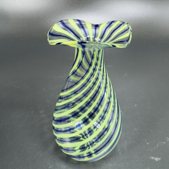 Vintage 1930s Bimini Glass Miniature Vase Vessel Thin Blown Glass Delicate Swirl - Picture 11 of 13